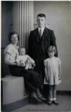 mum-with-baby-tom-dad-and-annie